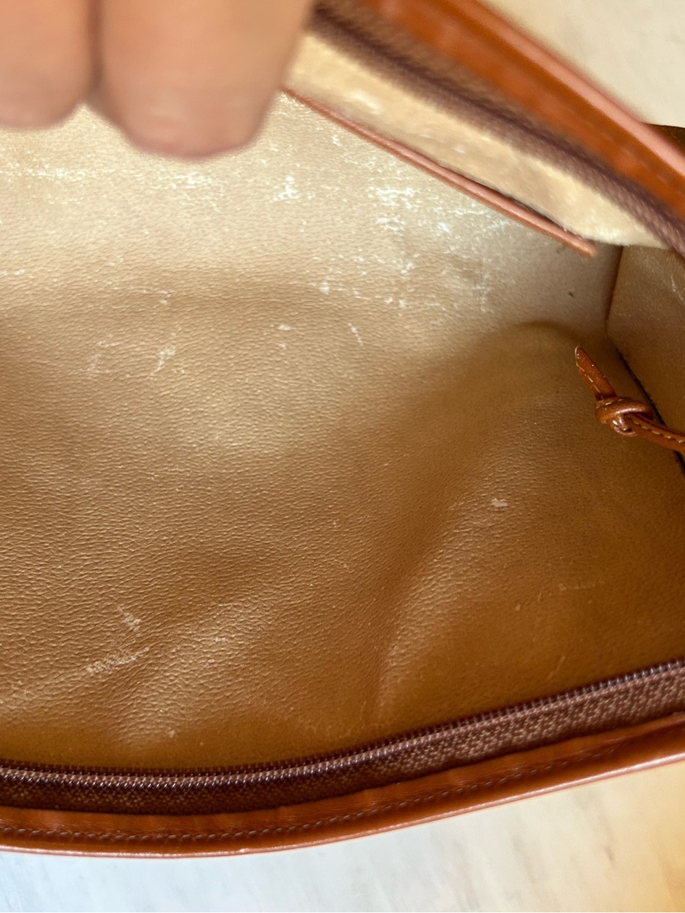 Vintage Dooney & Bourke Brown Leather Clutch with Tan Trim - Picture 7 of 7